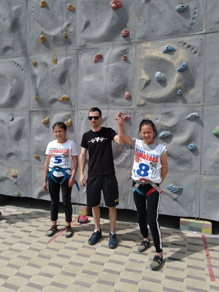 Девушки из Узбекистана мечтают принять участие на чемпионате мира по параскалолазанию